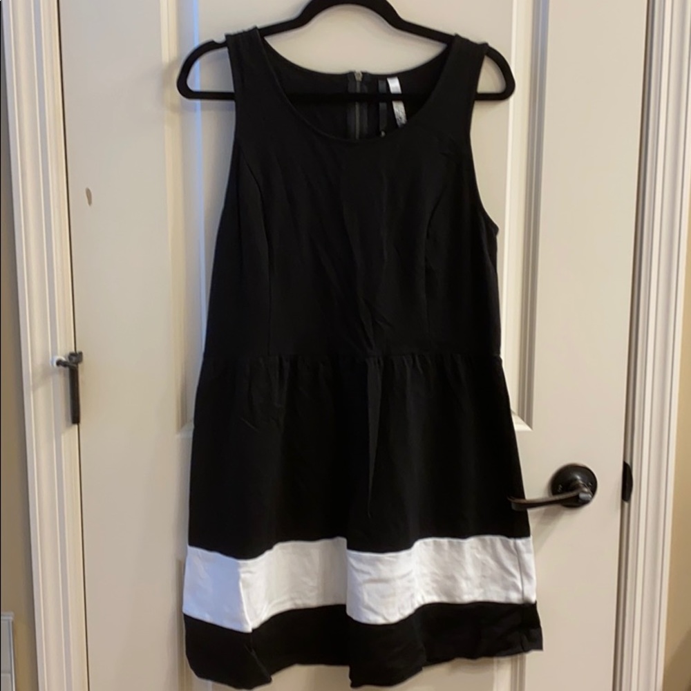 Kensie Zip Back Cotton Dress Black and White